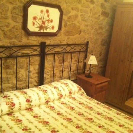 Pension A Cochera Ferrol Rum bild