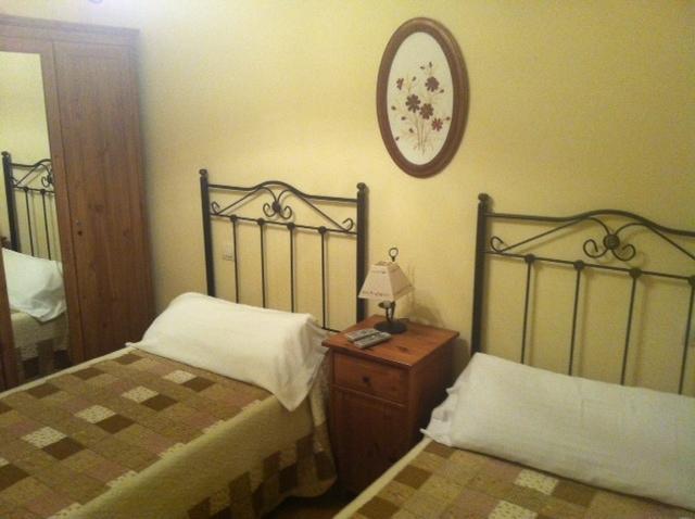 Pension A Cochera Ferrol Rum bild
