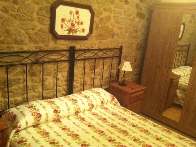 Pension A Cochera Ferrol Rum bild