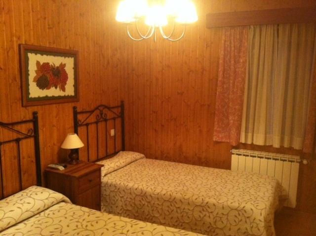 Pension A Cochera Ferrol Rum bild